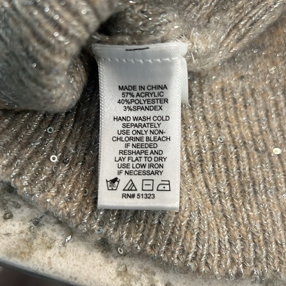 Turtleneck Sweater Size Small NWT - Picture 5 of 7